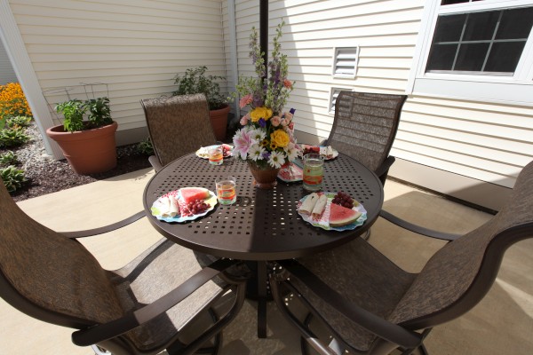 Maplewood of Marshall: Courtyard
