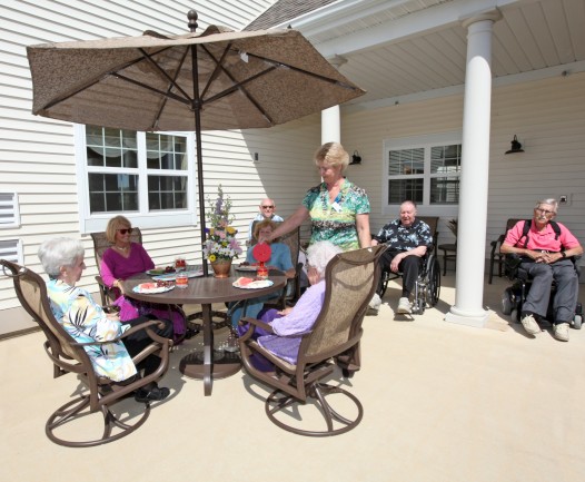 Maplewood of Marshall: Courtyard