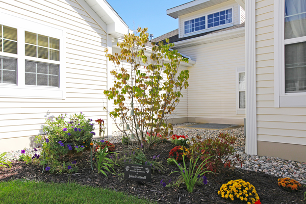 Maplewood of Marshall: Courtyard